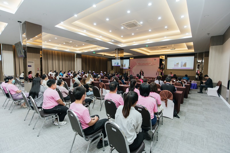 ພາບບັນຍາກາດກິດຈະກຳສຳມະນາວິຊາການ ສຸດພິເສດ ຫົວຂໍ້ “ການຈັດການມະເຮັງເຕົ້ານົມຍຸກໃໝ່ຕັ້ງແຕ່ການກວດຄັດກອງຈົນເຖິງການຮັກສາ” 