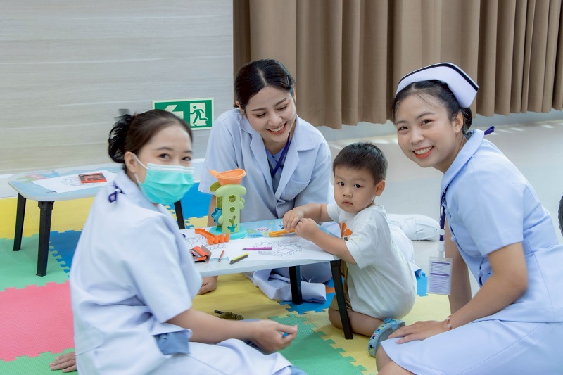 Capturing the Heartwarming Moments from “Mother Class #5 – 2025” On Saturday, October 25, 2025, Kasemrad International Hospital Vientiane hosted a special and meaningful event for new and expecting parents — filled with warmth, friendliness, and valuable 